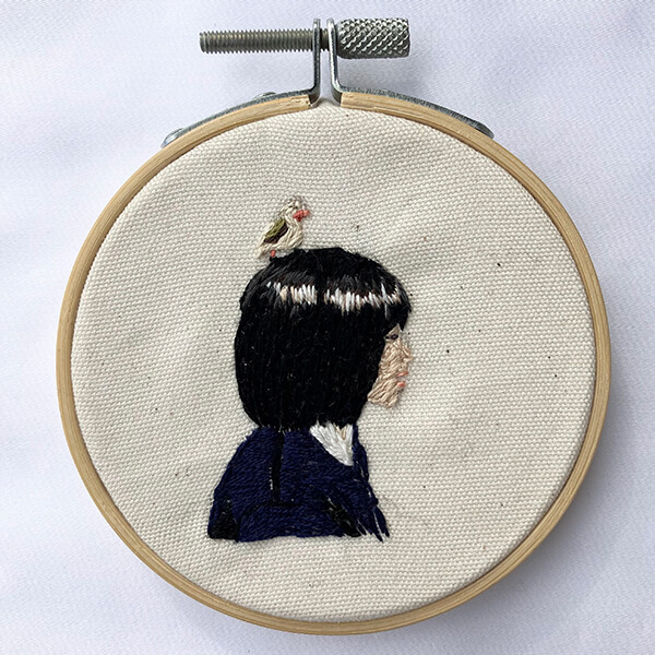 少女と鳥の刺繍